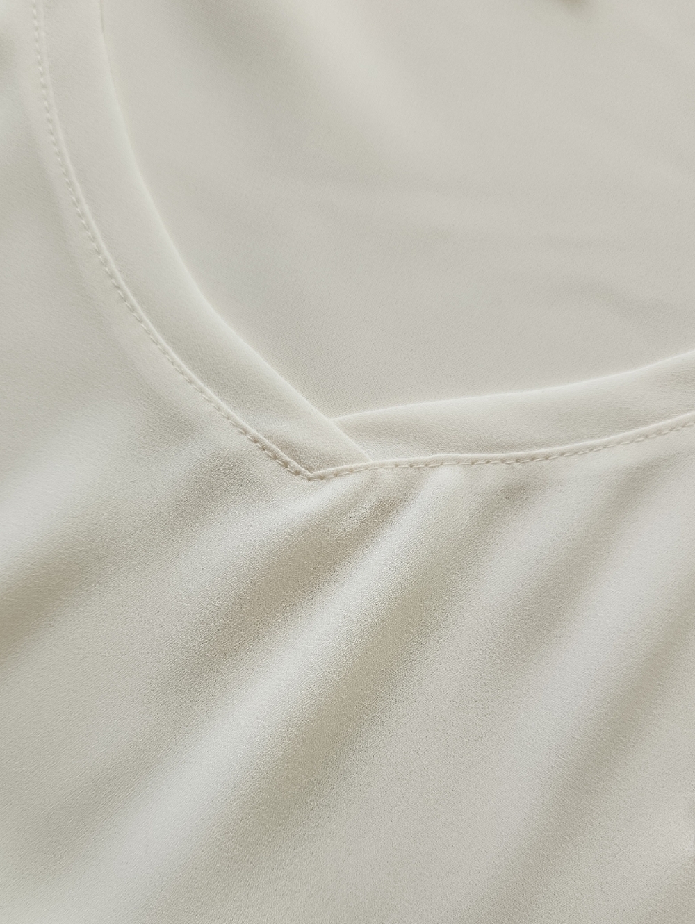 Alfani Ivory Chiffon V-neck Blouse Beaded Sleeveless Flowy Top Size 16 - Picture 17 of 17